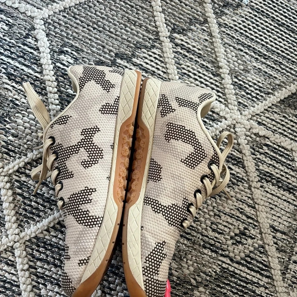 Stylish Camouflage Sneakers - Picture 6 of 8